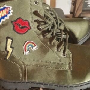 Women's Punk Rock Style Combat Boots size 8/9. MORE PICTURES ADDED!!
